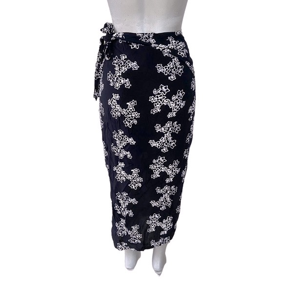 Swim Beach Cover-up Wrap Skirt Black White One Size Pool Lightweight Boho Floral - Picture 4 of 6